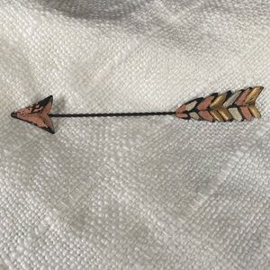 Cute hanging arrow